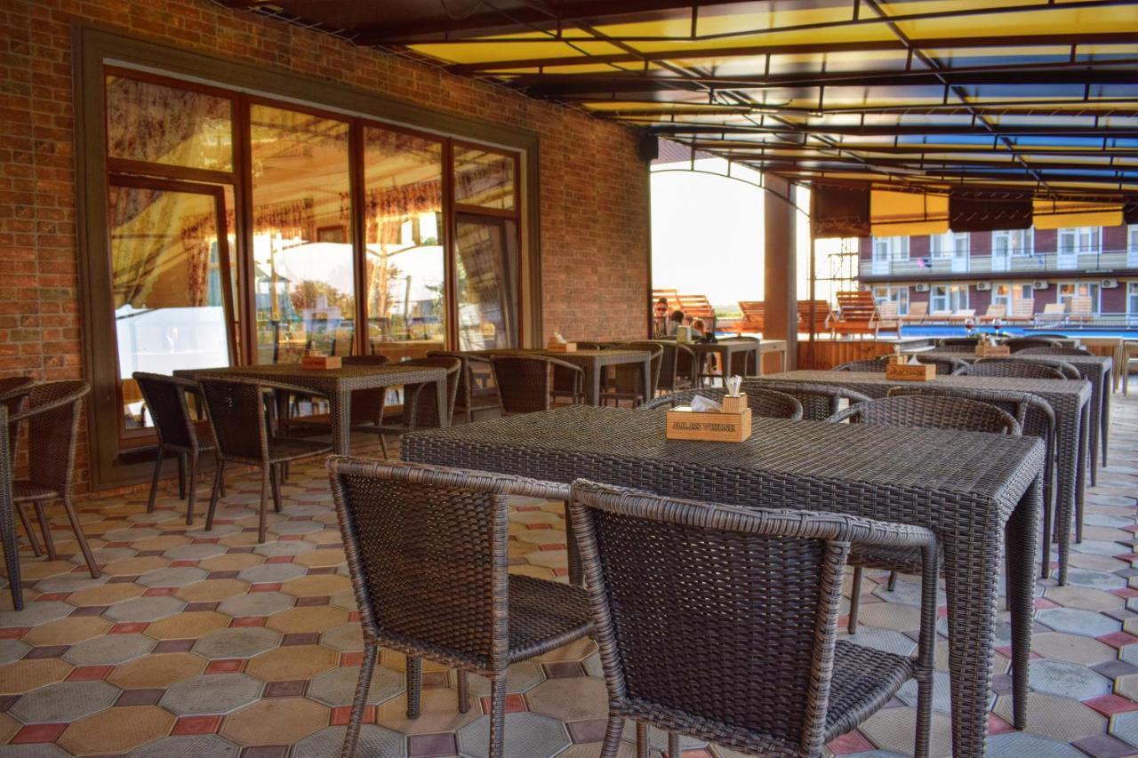 Baza Otdykha Jules Verne Hotel Zatoka Ngoại thất bức ảnh